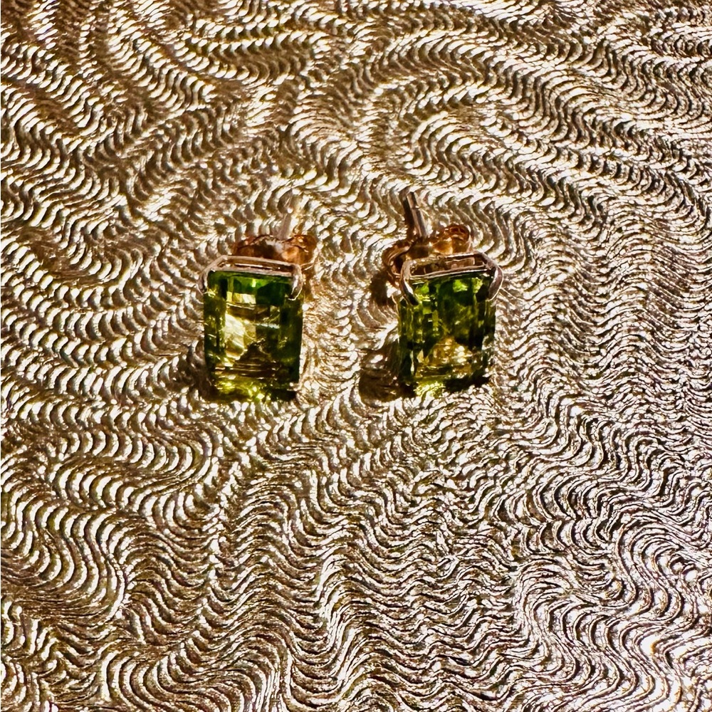 2.14 ct 14K solid Gold Genuine brilliant Emerald cut Peridot  studs - Picture 9 of 10